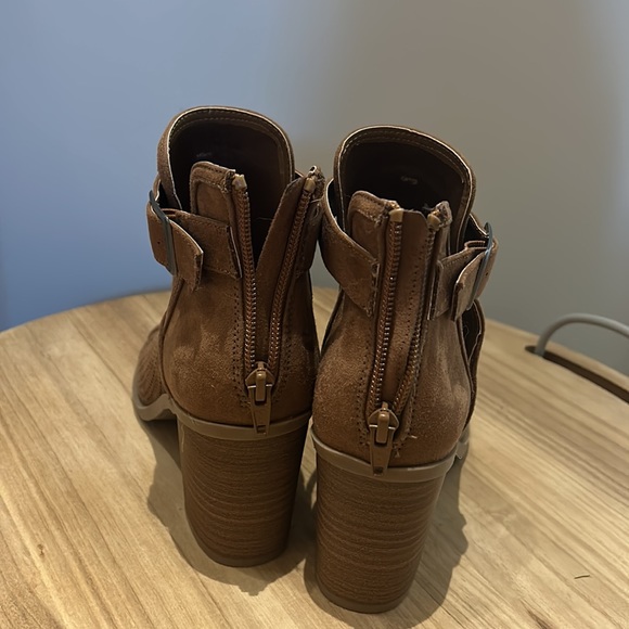 Universal thread // Booties - Picture 3 of 6